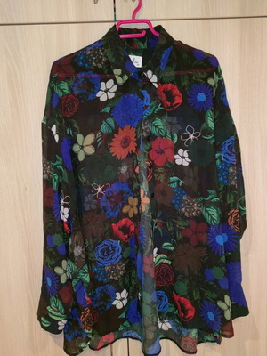 Hemithea shirt one size like new, multicolored