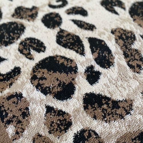 Large animal print rug 230x160 like new