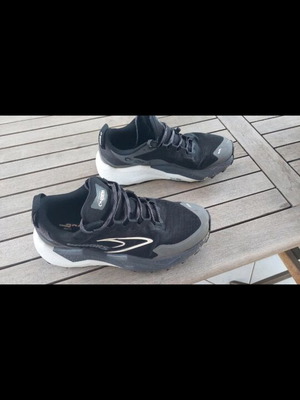 Brooks Caldera 8 running shoes, size 44.5, black