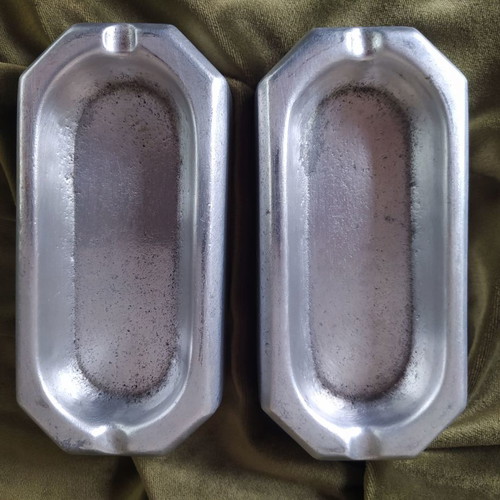 Set of 2 vintage rectangular tin ashtrays like new
