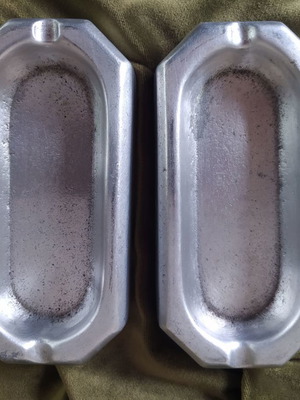 Set of 2 vintage rectangular tin ashtrays like new