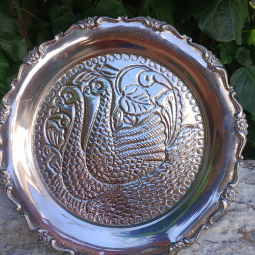 Engraved silver-plated plate used, 24 cm diameter