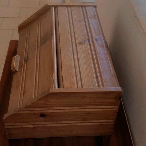 Wooden bread box like new, dimensions 0.45x0.25x0.15
