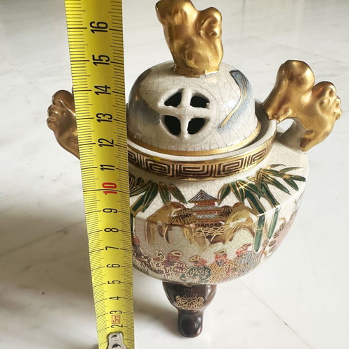 Japanese Kutani incense burner used with Foo Dogs hand-painted vintage large