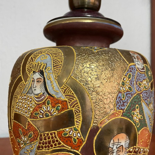Chinese lamp vase new, embossed porcelain on wooden base 40x18