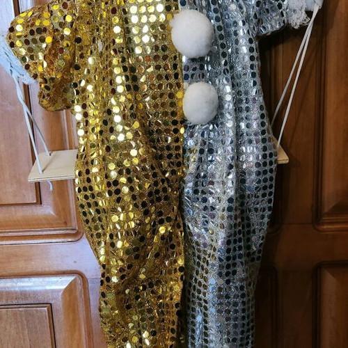 Porcelain hanging harlequin like new, silver gold with sequins