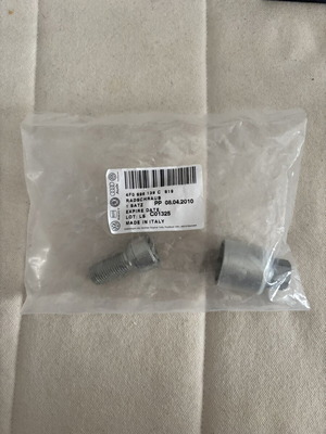 Анти-кражбен болт за колела Audi/VW с ключ 4F0 698 139 C 819 нов
