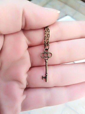Vintage key necklace handmade in bronze color with chain