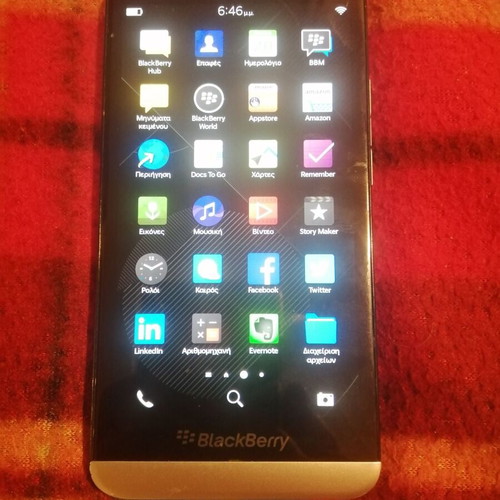 Set of 8 mobile phones for collection or use