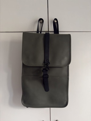Rains backbag large size like new, olive green and black