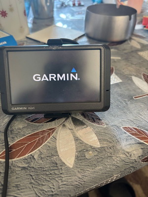 Garmin Nuvi 255W LMT GPS with lifetime maps like new