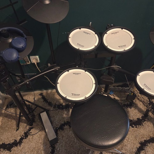 Roland TD 07 DMK electronic drum set with Mapex Falcon pedal, like new
