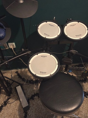 Roland TD 07 DMK electronic drum set with Mapex Falcon pedal, like new