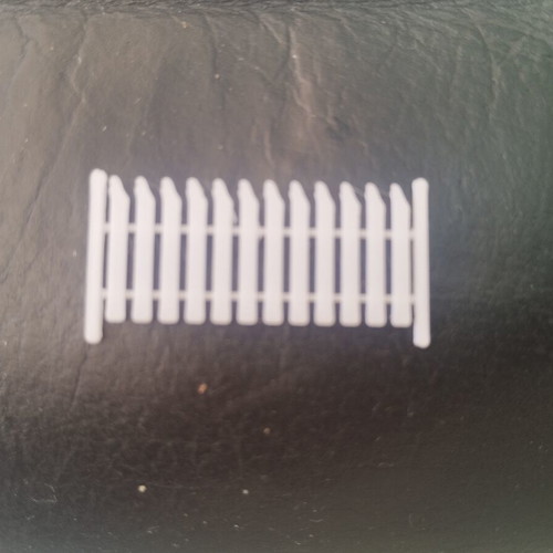 HO Scale Fences like new, set of 10 bags for modeling