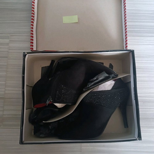 Adam's Shoes women's ankle boots like new, black with rhinestones, size 39