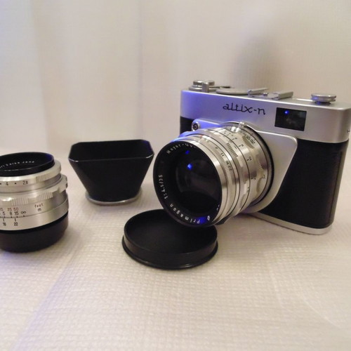 Altix-n 1960 camera used with 2 lenses and accessories