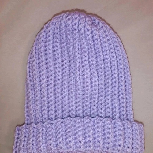 Knitted women's hat like new, purple, elastic fit