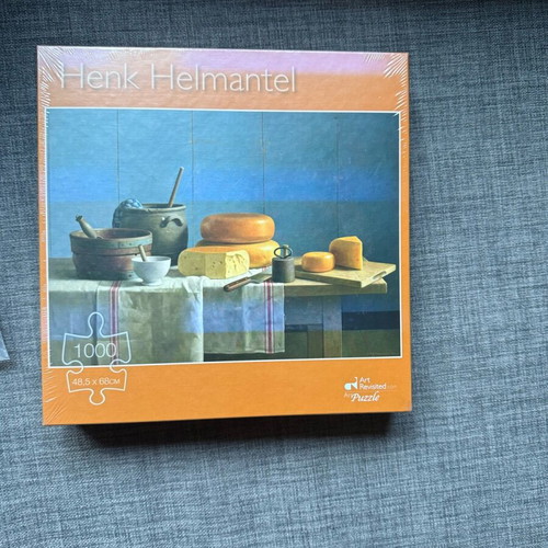Puzzle brand new with 1000 pieces