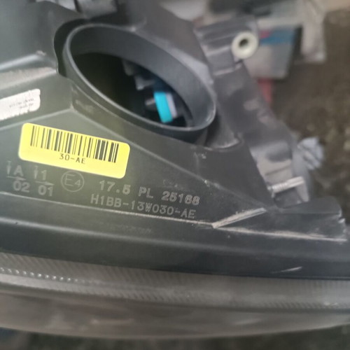 Front left headlight for Ford Fiesta '14-'17 used, broken mount