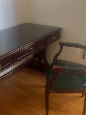 Γραφείο και καρέκλα Νεοκλασσικου στυλ (Διαθέσιμο έως 21/8)