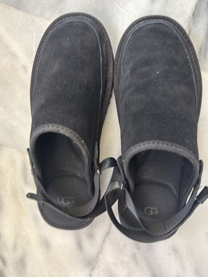 Ugg black size 42 like new with anatomical insole