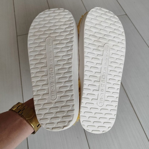 Fur slippers women's size 38/39 like new, yellow