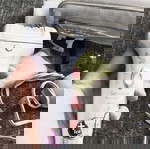  γυναικεία ξυριστική μηχανή philips. δουλεύει απλά θέλει λίγο συντήρηση γιατί κολλάει.