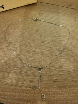 Silver chain with 925 mark like new