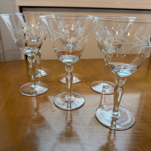 Set of 12 vintage cocktail glasses with engraved design like new
