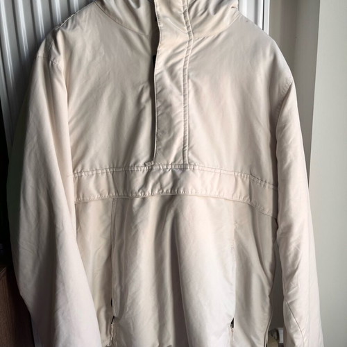 Pull and Bear white windproof waterproof jacket like new, unisex