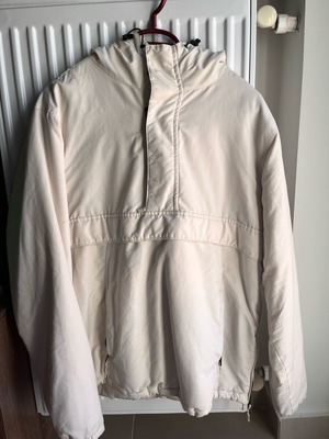Μπουφάν Pull and Bear άσπρο αντιανεμικό αδιάβροχο σαν καινούργιο, unisex