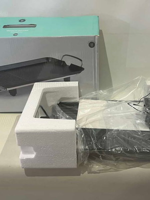 VICKO 1360W Electric Grill New in Box