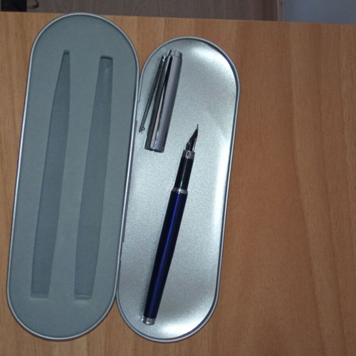 Pen like new, in its box, works with refill bottles