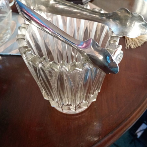 Ice bucket with tongs like new