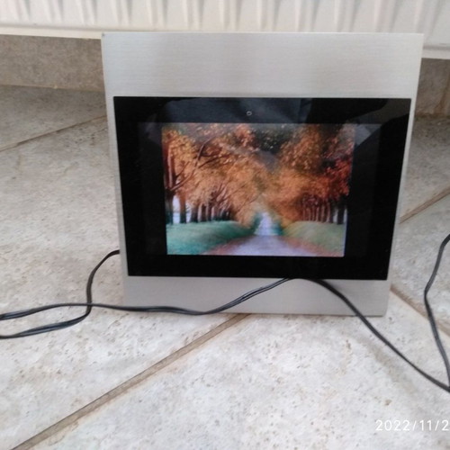 Ψηφιακή βιντεο-κορνίζα Toshiba DPF7XSE μεταχειρισμένη
