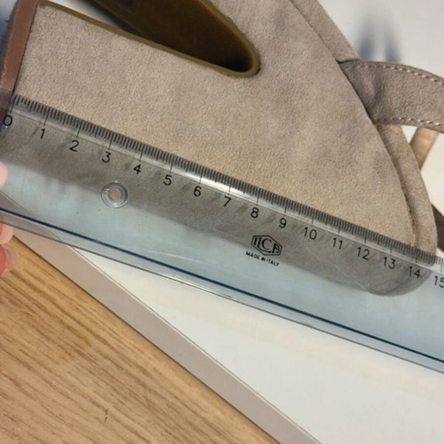 Beige suede high-heeled sandals used with thick 14cm heel and 5cm platform