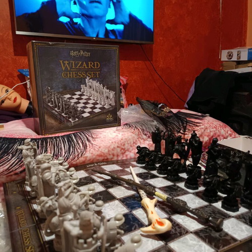 Harry Potter Wizard Chess Set collectible with 2 wands used