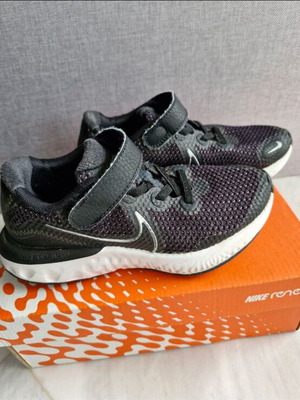Nike Renew Run αθλητικά σαν καινούργια, νούμερο 28.5, μαύρα