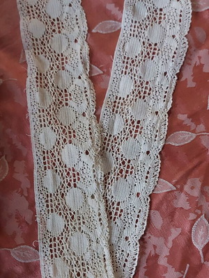 Handmade crochet border 1m like new