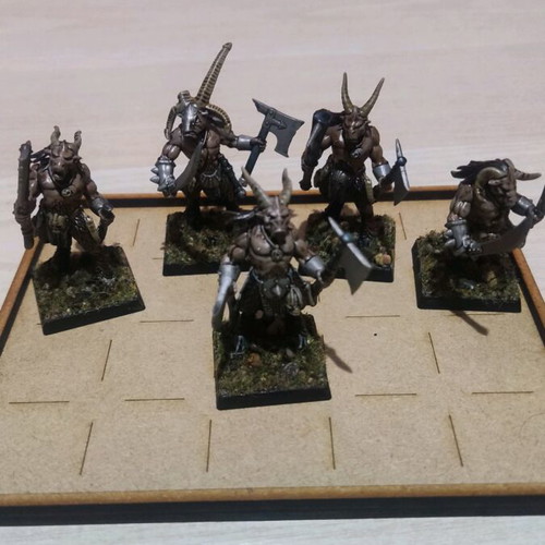 Warhammer Age of Sigmar 35 figures like new, collectible