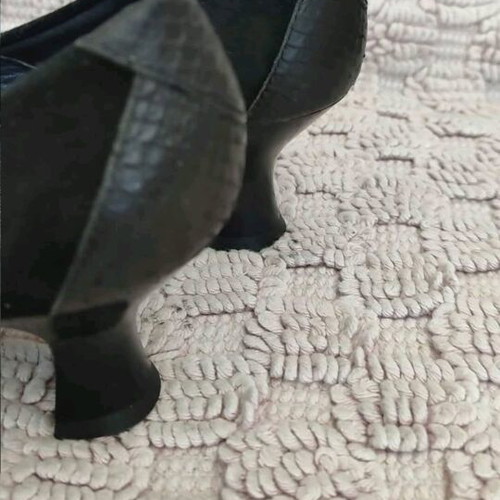 Moschoutis Black Leather Women's Pumps Size 37 like new