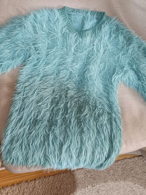 Teen girls sweater