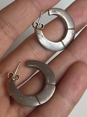 Medium-sized hoop earrings used, oxidized silver