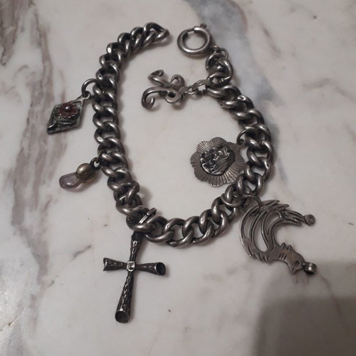 Vintage bracelet like new with silver hanging charms