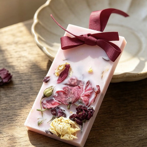 Luxury gift set Rose Magic with soy wax and rose concrete