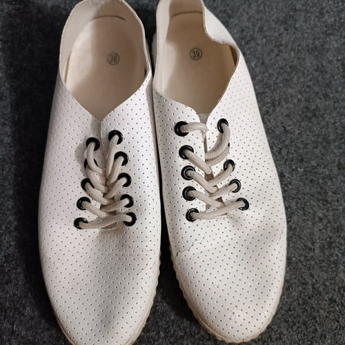 Skede V women's casual shoes used, white and black, size 39