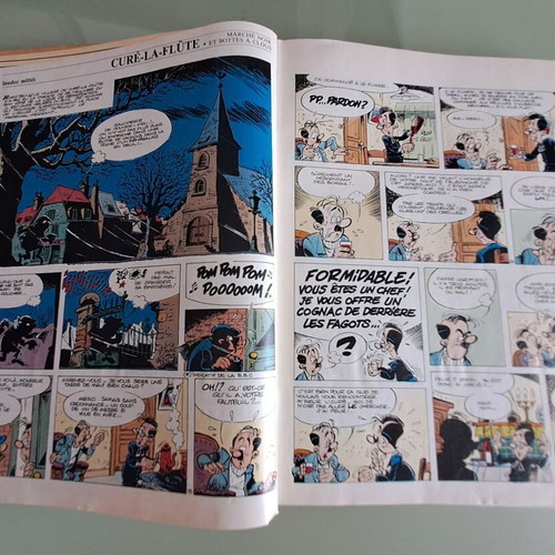 French collectible comics like new, Mickey Parade, Super Picsou Geant, Spirou album