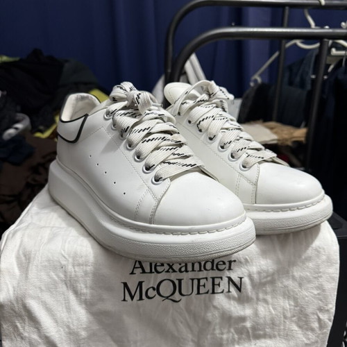Alexander McQueen sneakers size 43 like new, white men's