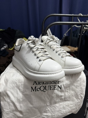 Alexander McQueen sneakers size 43 like new, white men's