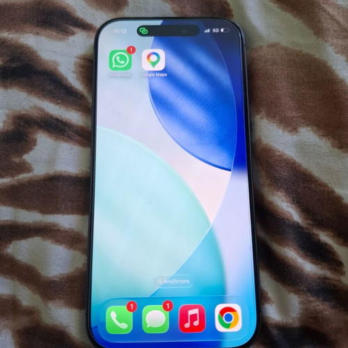 I Phone 17 black, like new, 256GB, 20+ MP camera